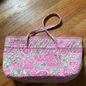 Vera Bradley tote with full zip